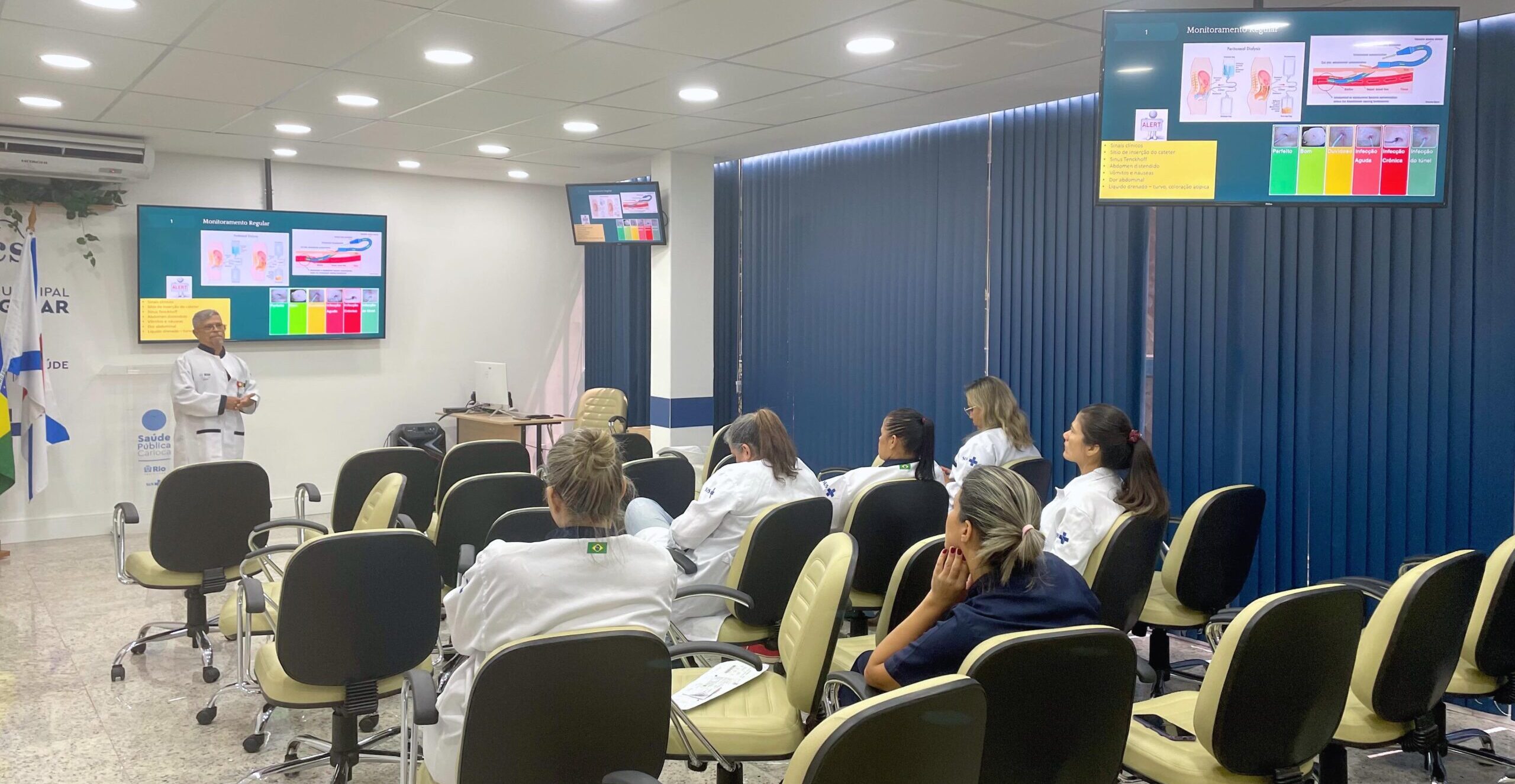 CUIDADOS COM O ACESSO VASCULAR EM PACIENTES RENAIS CRÔNICOS