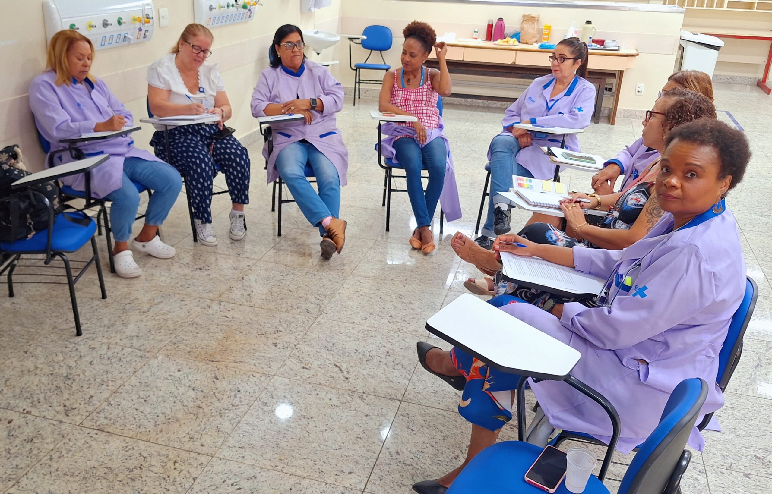 REUNIÃO DA EQUIPE DA ASSISTENTE SOCIAL