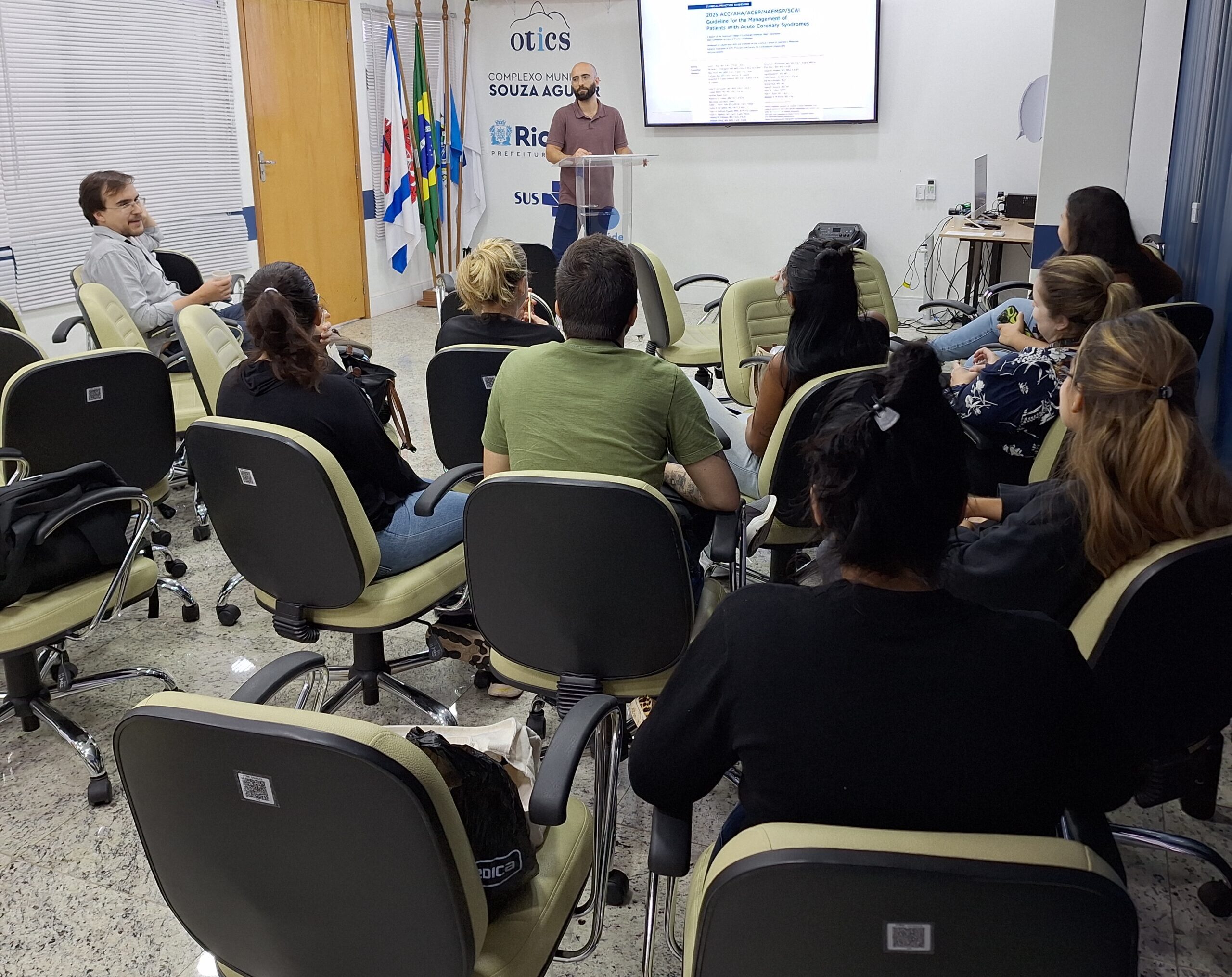 SESSÃO CLÍNICA DO PROGRAMA DE RESIDÊNCIA EM MEDICINA DE EMERGÊNCIA