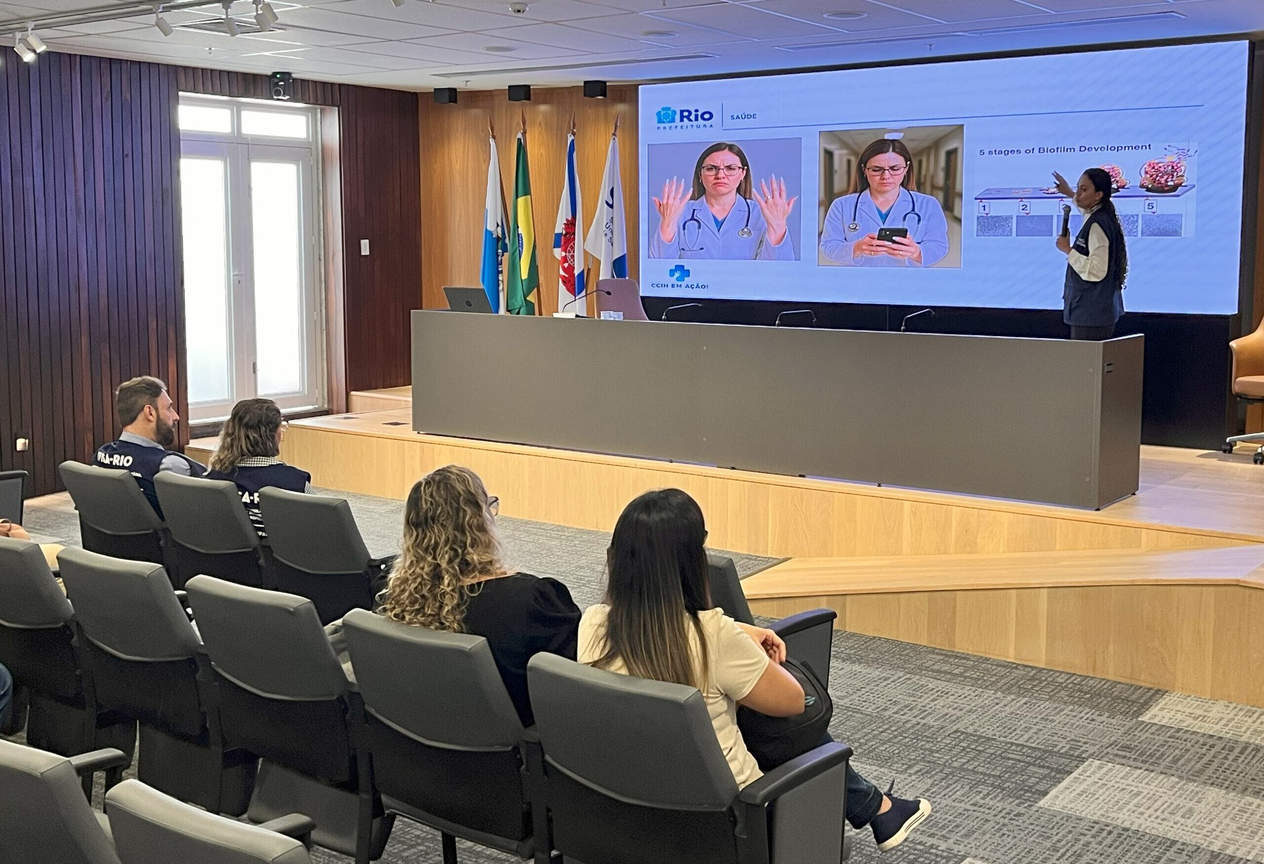TECNOLOGIAS DIGITAIS NO CONTROLE DAS INFECÇÕES RELACIONADAS À ASSISTÊNCIA À SAÚDE
