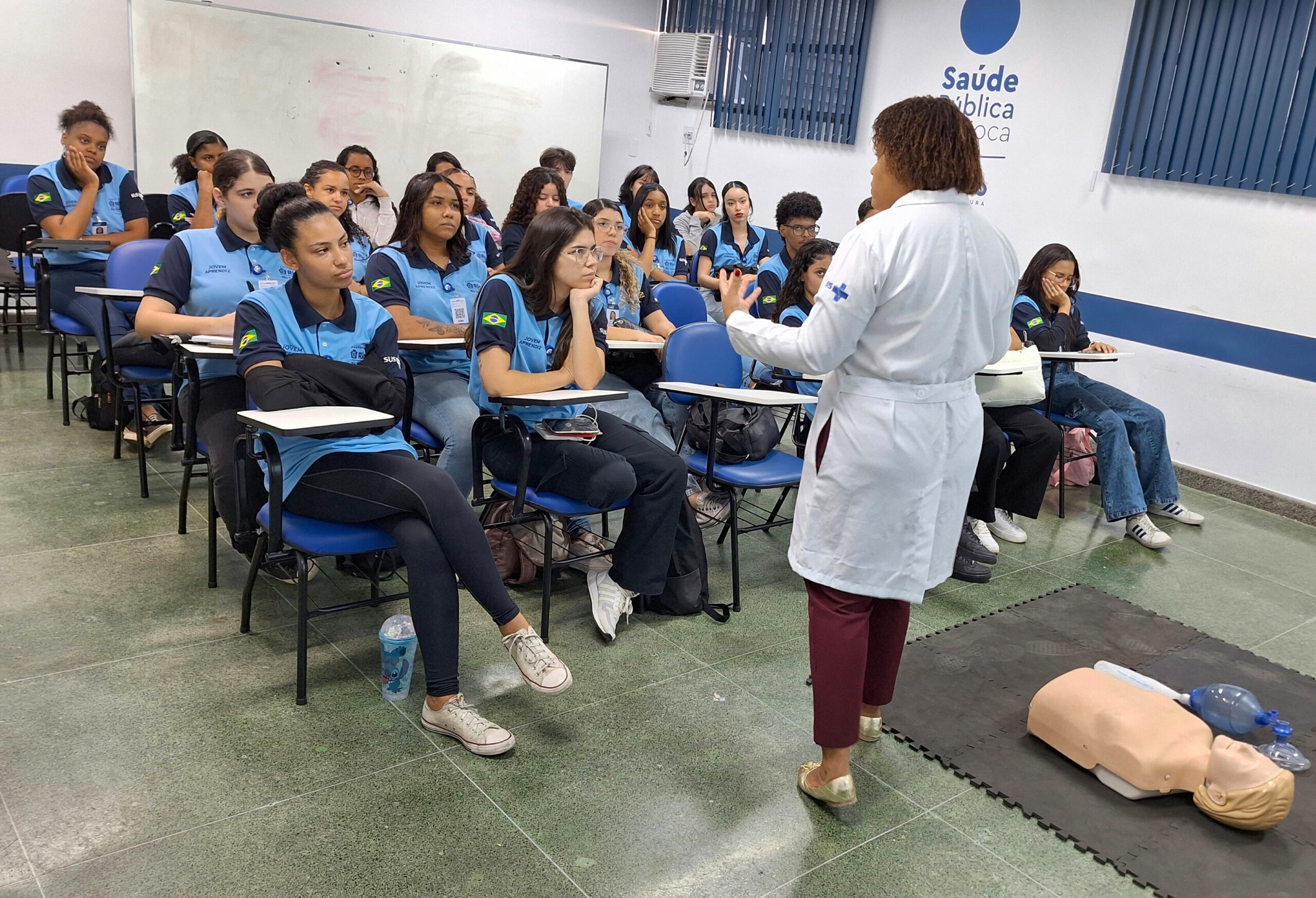 CAPACITAÇÃO INICIAL NO SUS E SUPORTE BÁSICO DE VIDA PARA JOVENS APRENDIZES DA RIOSAÚDE