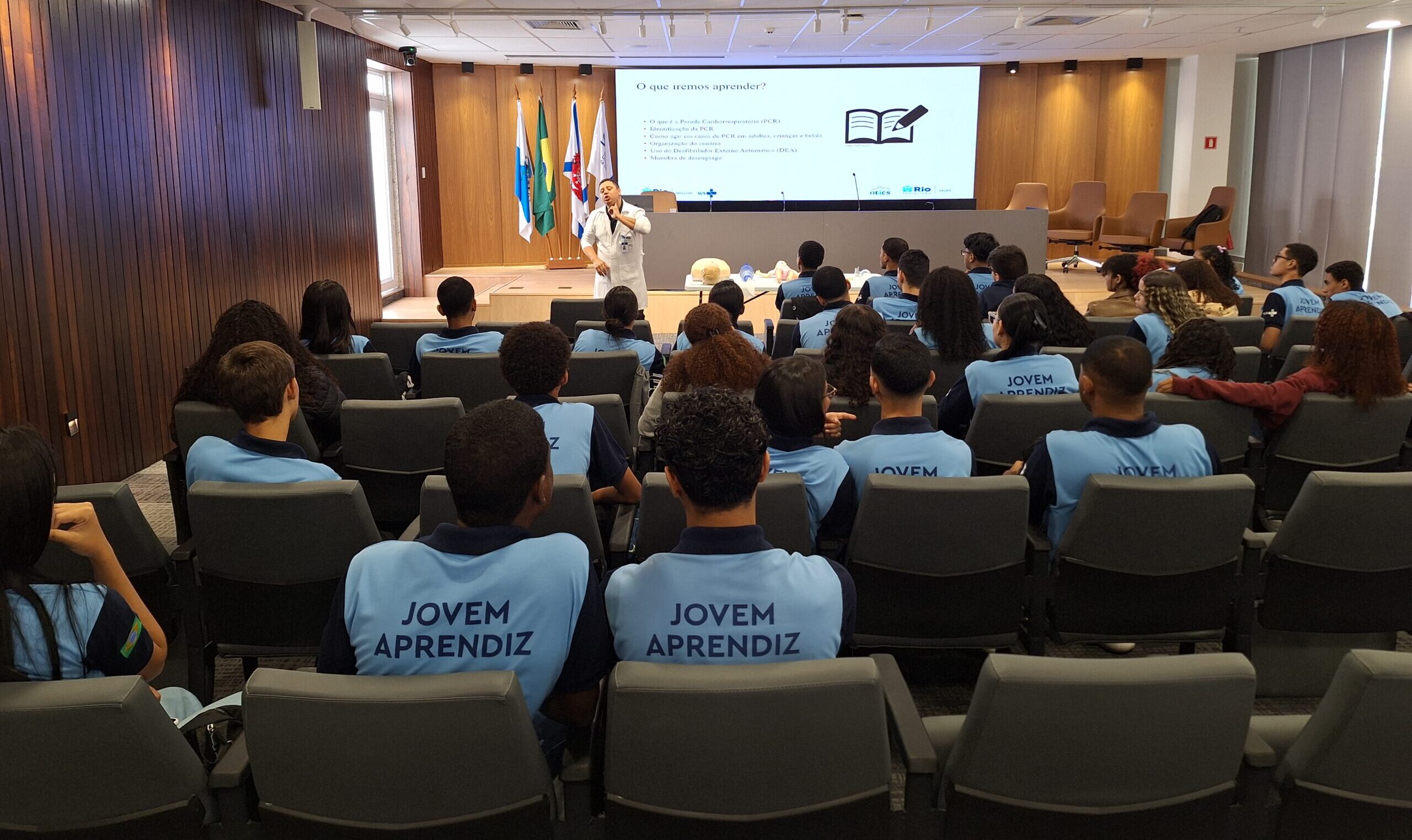 CAPACITAÇÃO INICIAL NO SUS E SUPORTE BÁSICO DE VIDA PARA JOVENS APRENDIZES DA RIOSAÚDE