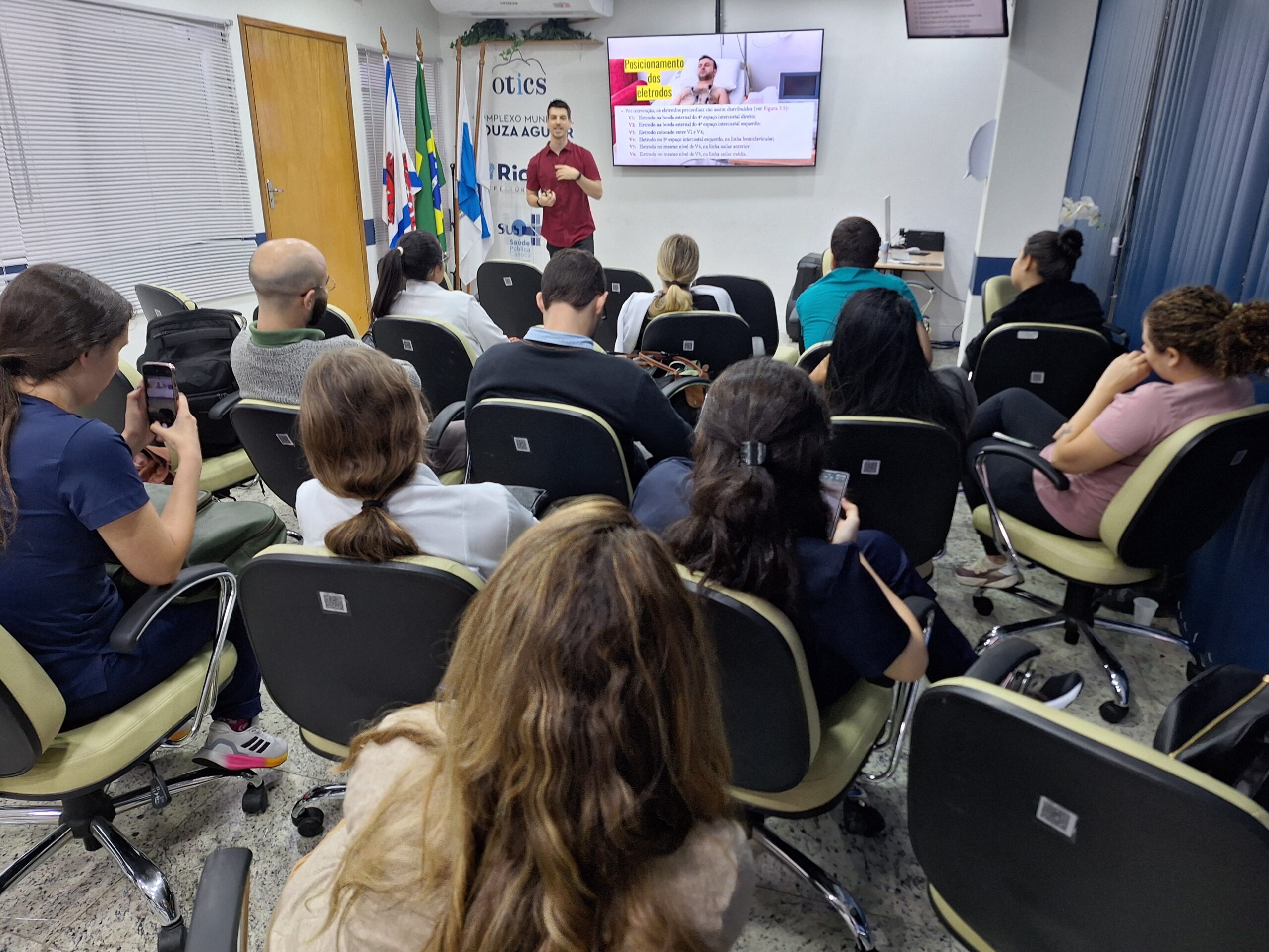 SESSÃO CLÍNICA DO PROGRAMA DE RESIDÊNCIA EM MEDICINA DE EMERGÊNCIA – HMSA